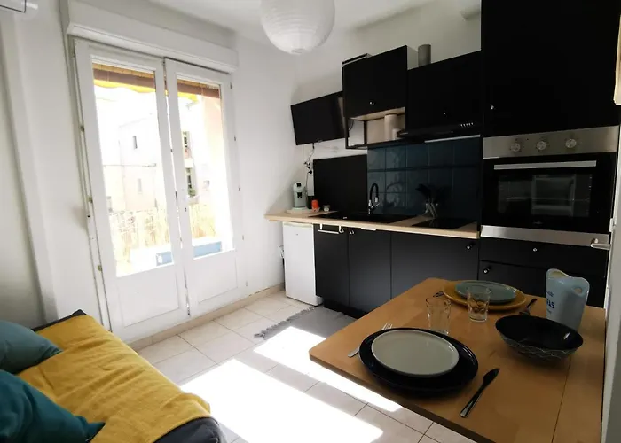 Meze, Charmant Petit Studio Proche Port
